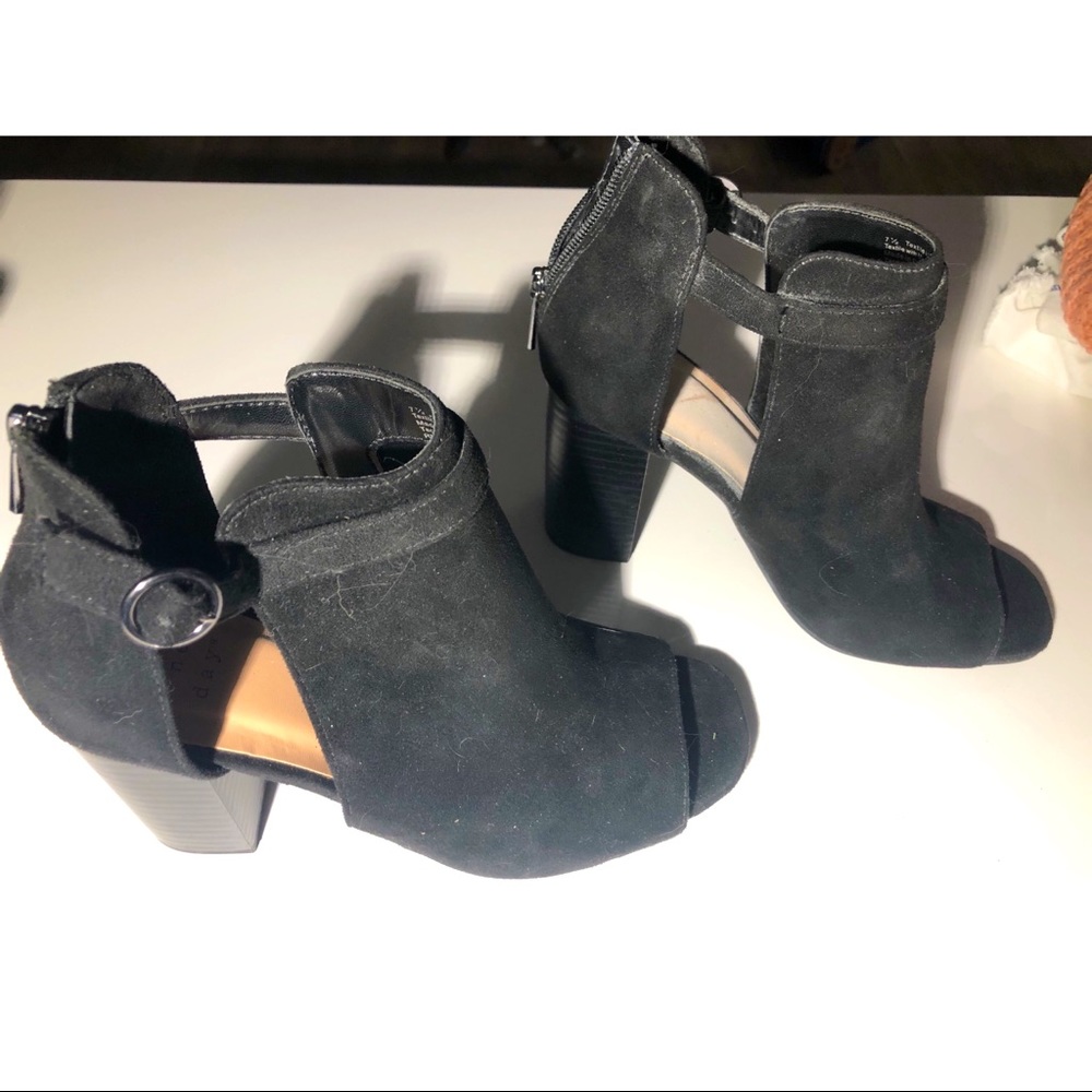 Black peep toe heel